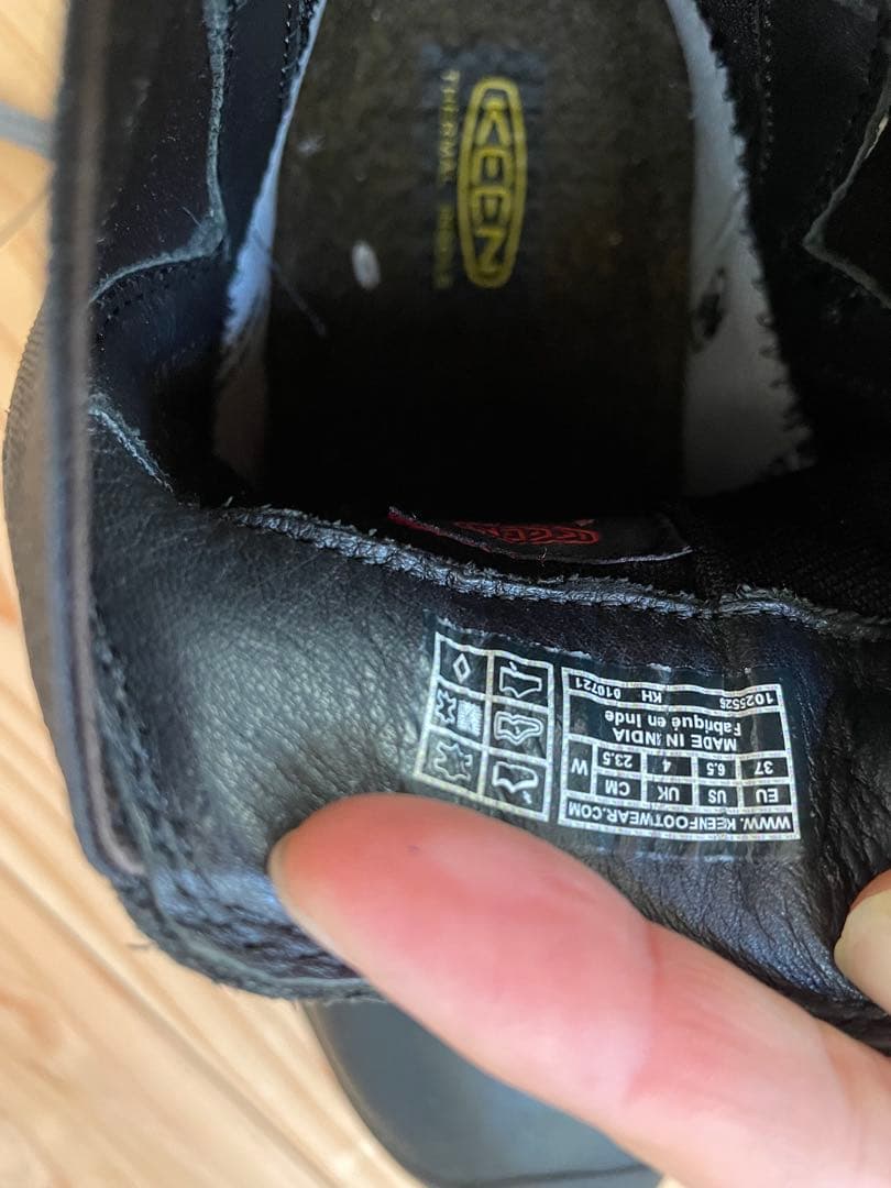 keen キーン グレタ チェルシーブーツ　防水　ブラック