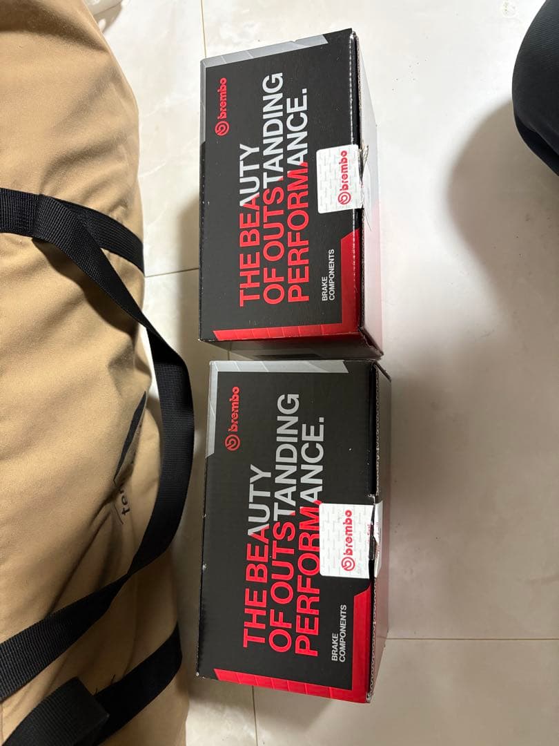 月曜日まで送料込Brembo ブレーキキャリパー 2個セット