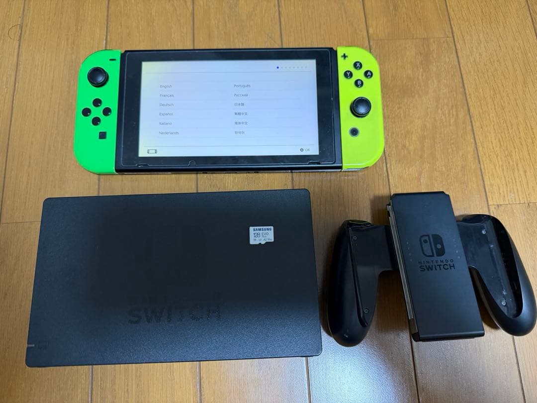 Nintendo Switch 本体 グリーン/ブラック　SDカード付き