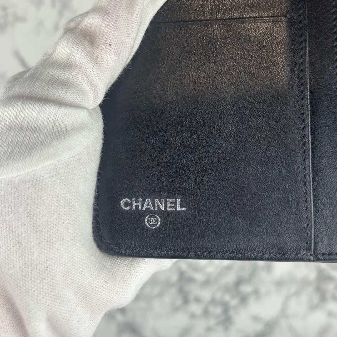 119 CHANEL キャビアスキン　セブルガ　二つ折り財布