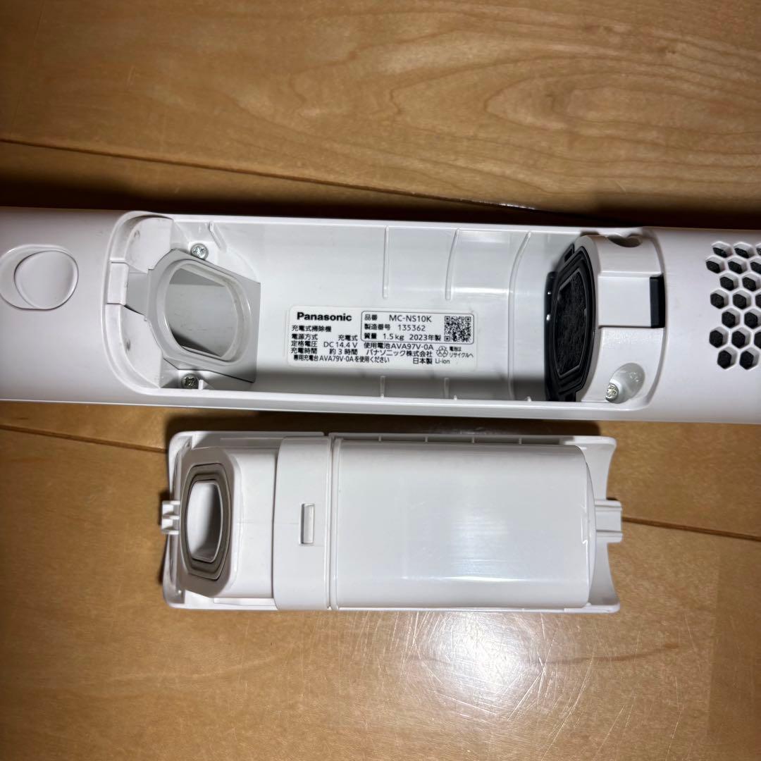 2023年美品panasonic コードレススティック掃除機 MC-NS10K