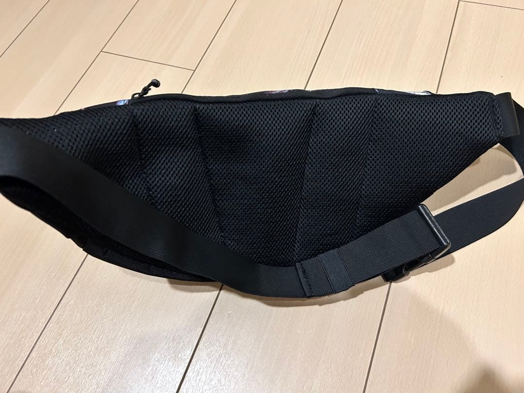新品未使用！THE NORTH FACE 花柄ボディバッグ 4L国内店舗にて購入
