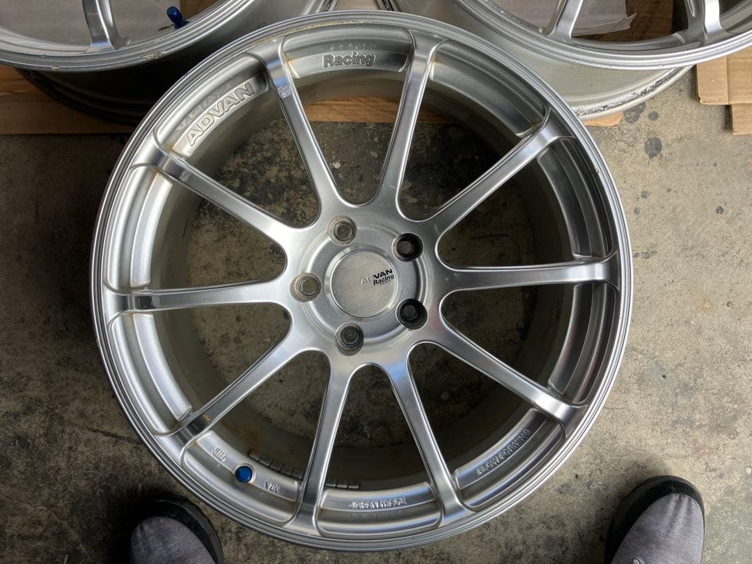 ADAVN Racing 18インチ
