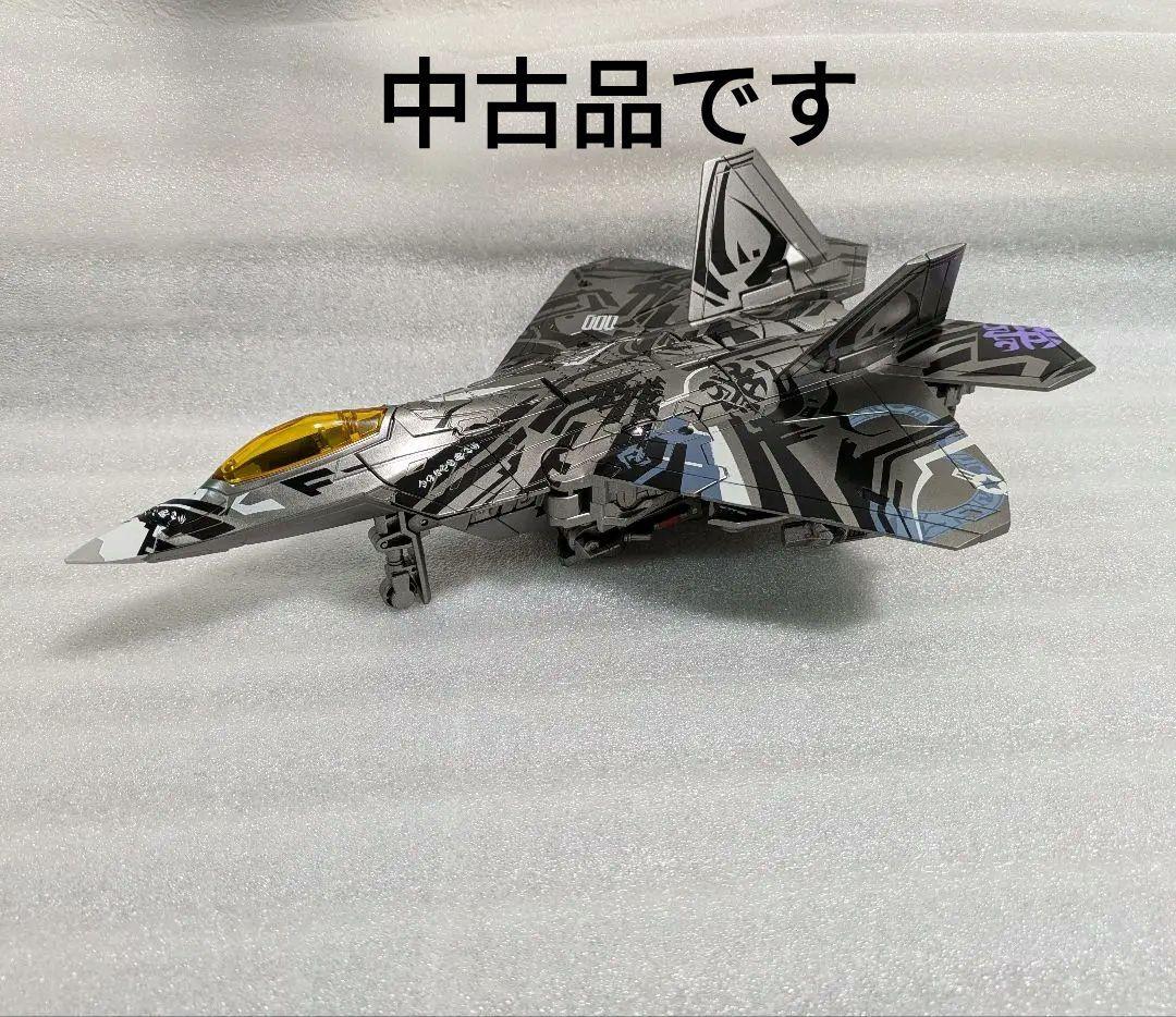 スタースクリームに似ています　非正規 トランスフォーマーの様に変形します。