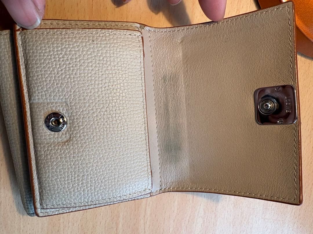 LOEWEベージュ　トライフォールド コンパクトウォレット 三つ折り財布