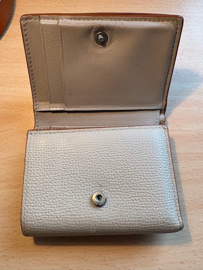 LOEWEベージュ　トライフォールド コンパクトウォレット 三つ折り財布