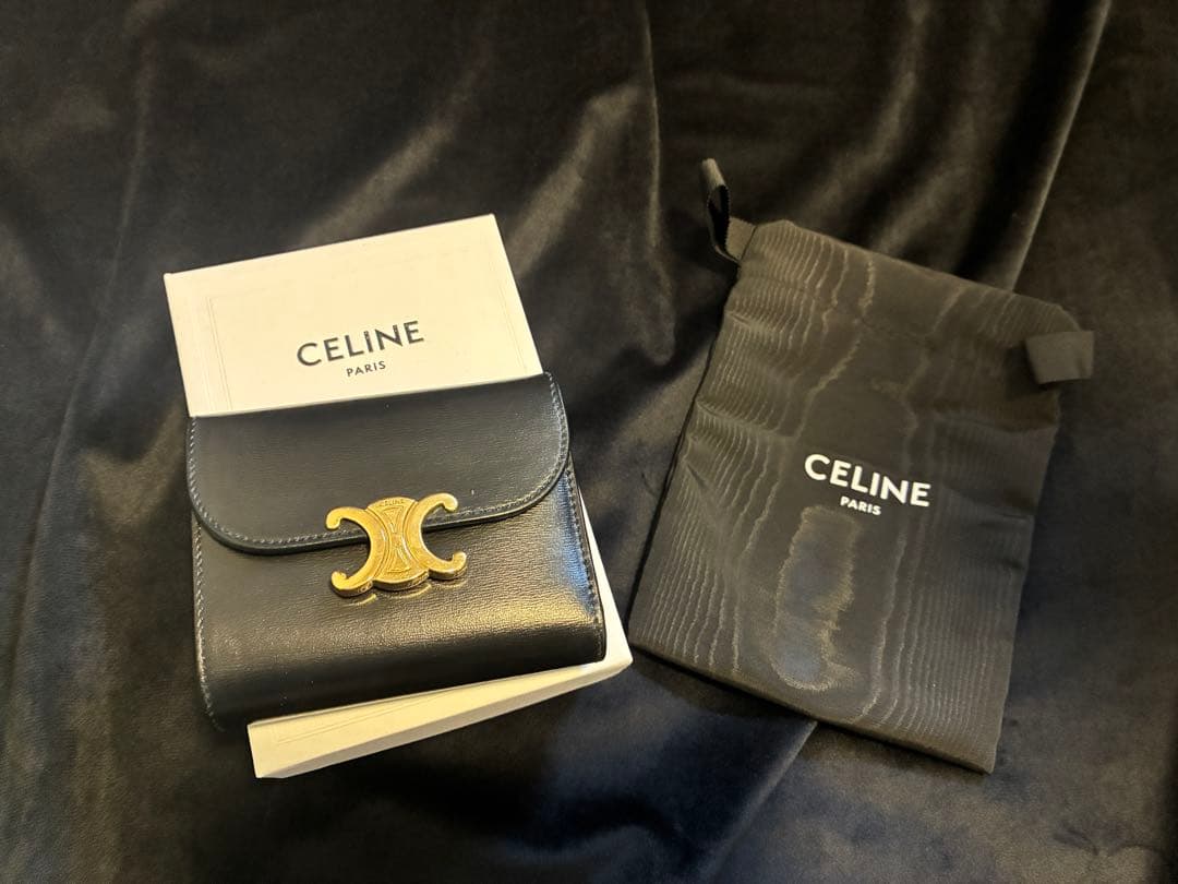 CELINE トリオンフ コンパクト フラップ ウォレット シャイニーカーフ