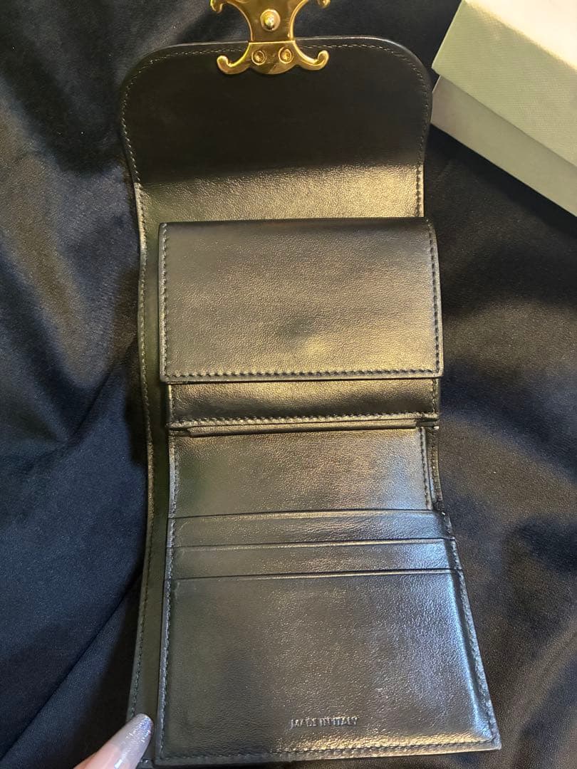 CELINE トリオンフ コンパクト フラップ ウォレット シャイニーカーフ