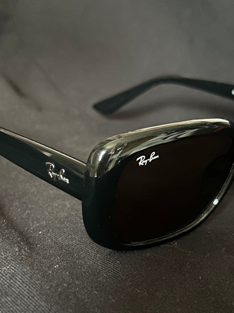 Ray-Ban RB 4421D ブラックサングラス　ケース付き