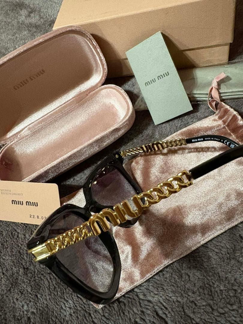 MIU MIU サングラス ロゴチェーン ブラック (美品)箱付き