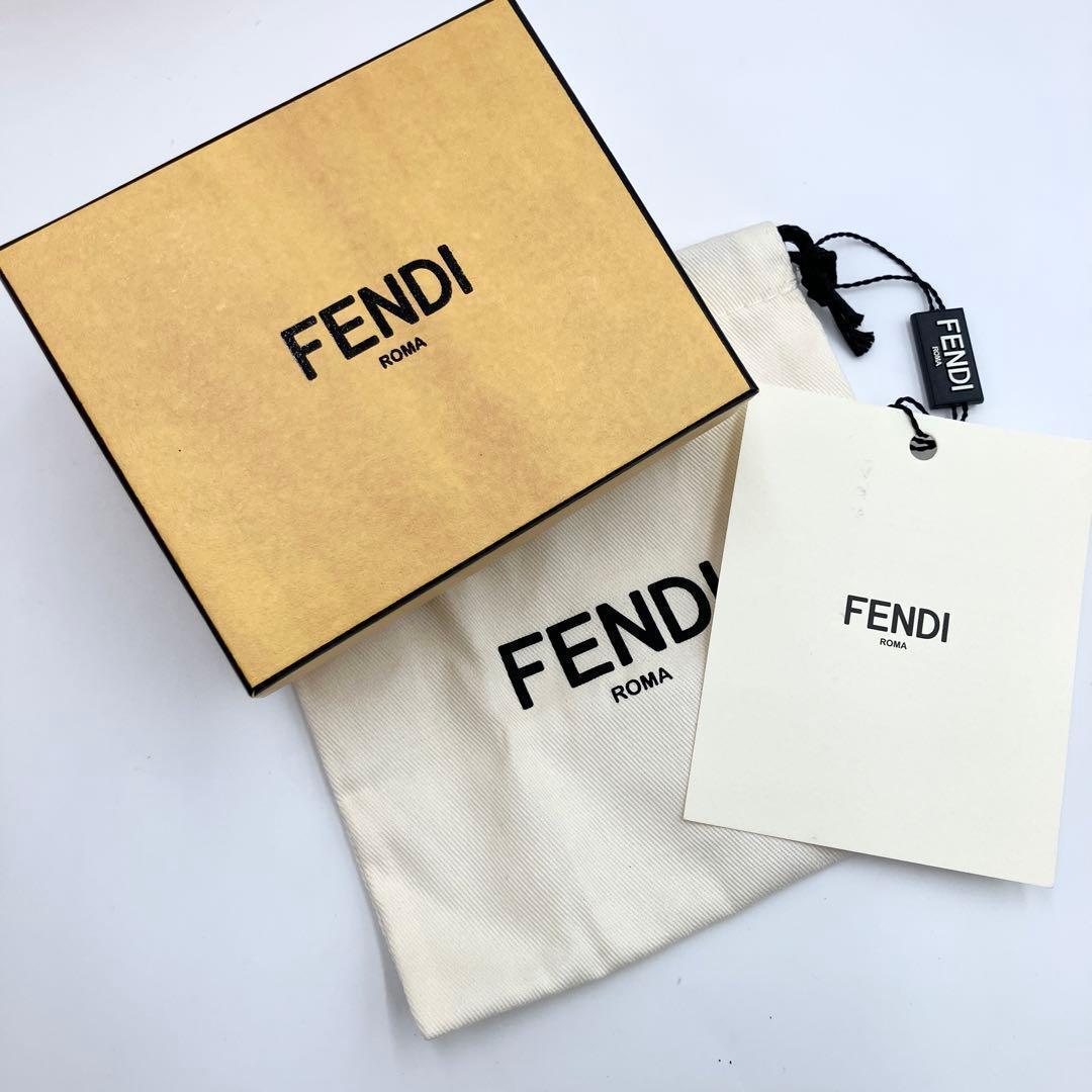 箱付き美品✨フェンディ　三つ折り財布　バゲットマイクロウォレット　黒　ズッカ