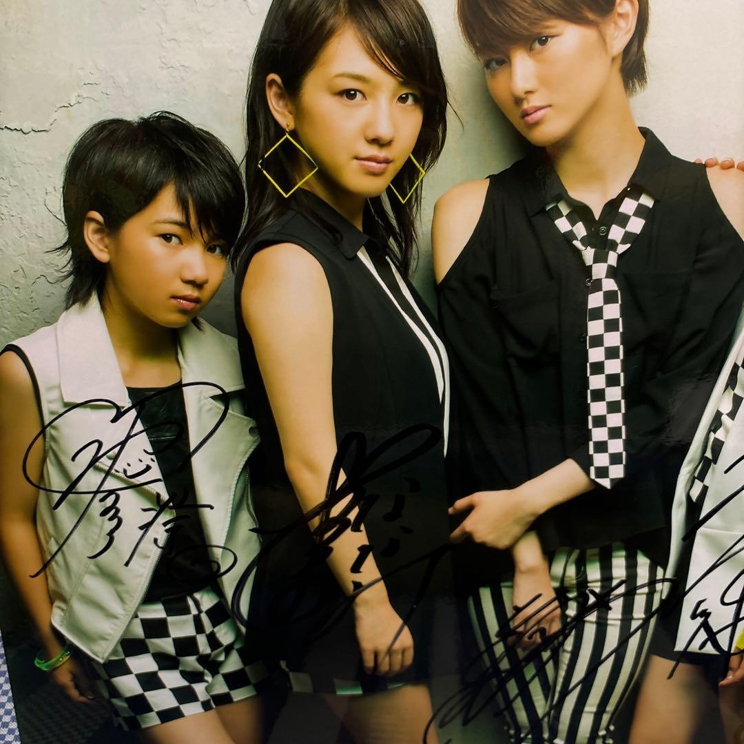 サイン入り アイドルグッズ 写真 約42cm x 50cm