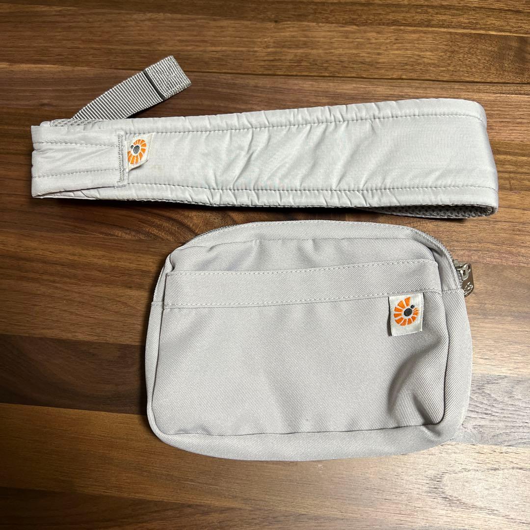 エルゴ抱っこ紐とよだれカバーのセット