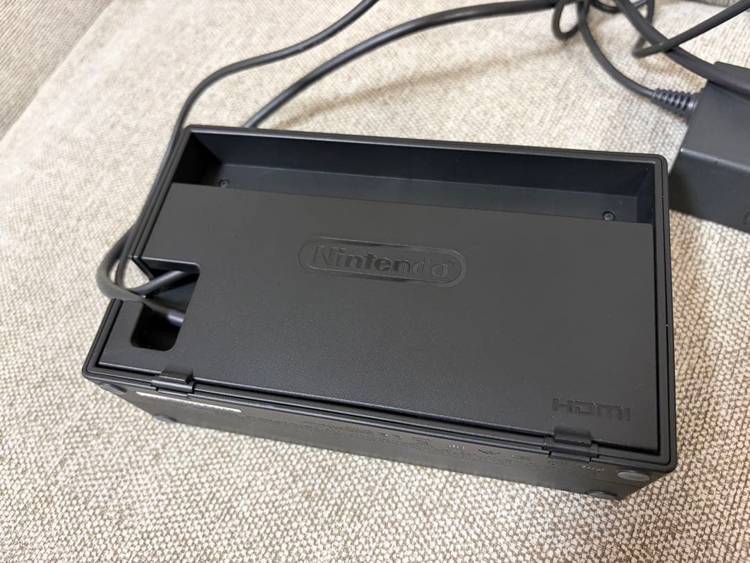 【匿名配送】【美品】Switch 本体＋Joy-Con+カセット3本+ケース