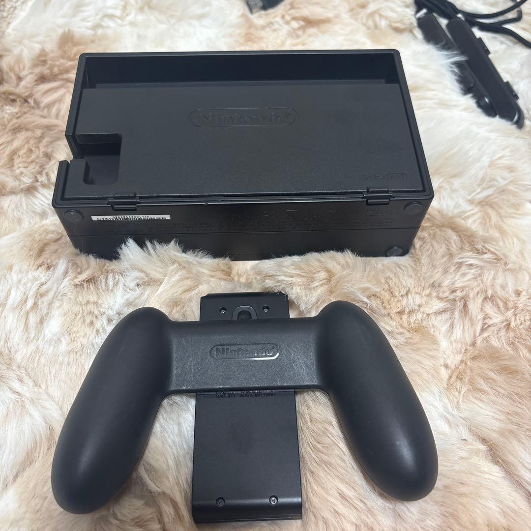 中古Nintendo Switch 本体 ドッグ アダプタ　コントローラーなど