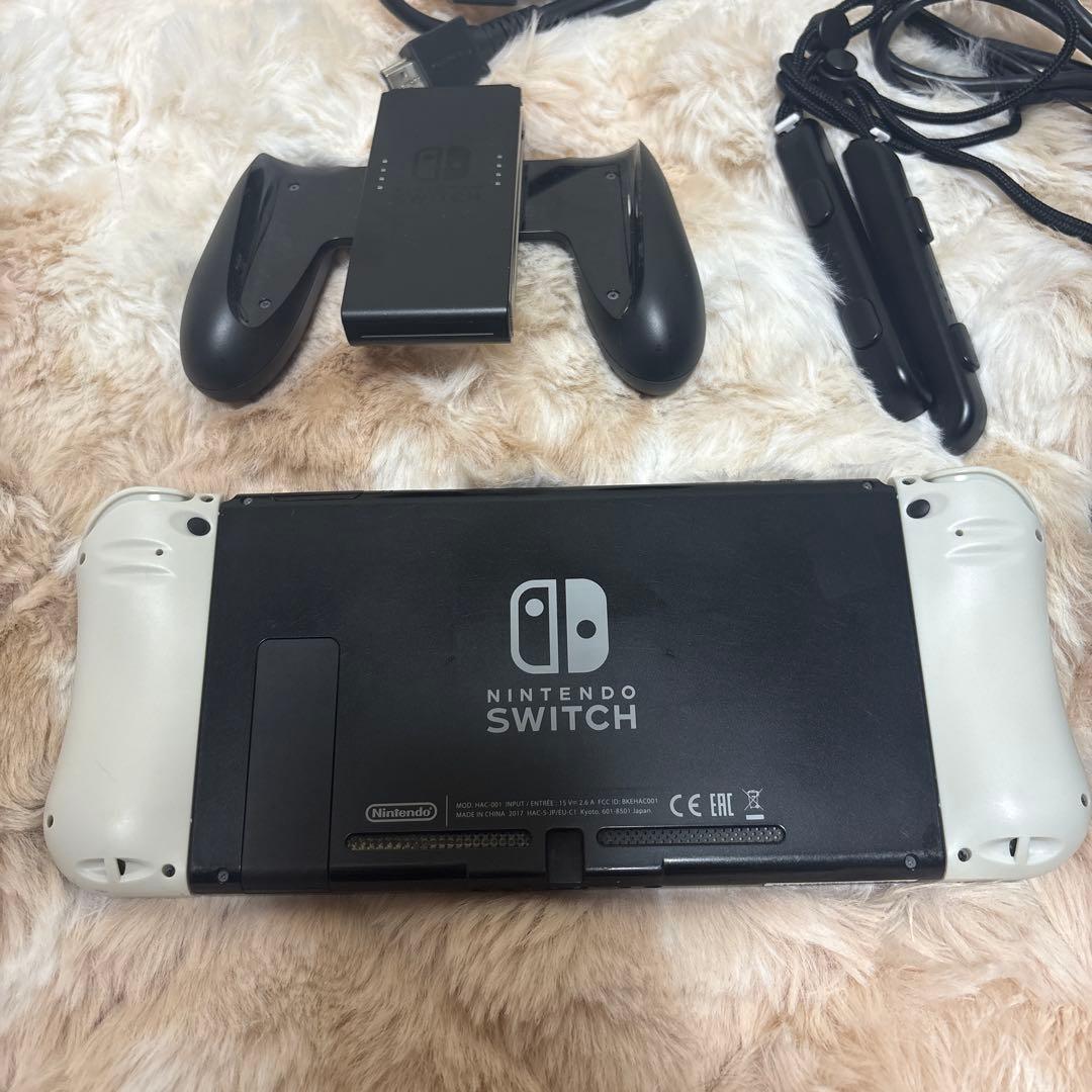 中古Nintendo Switch 本体 ドッグ アダプタ　コントローラーなど