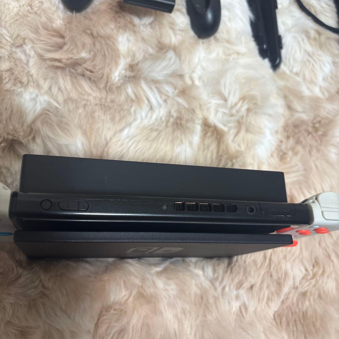 中古Nintendo Switch 本体 ドッグ アダプタ　コントローラーなど