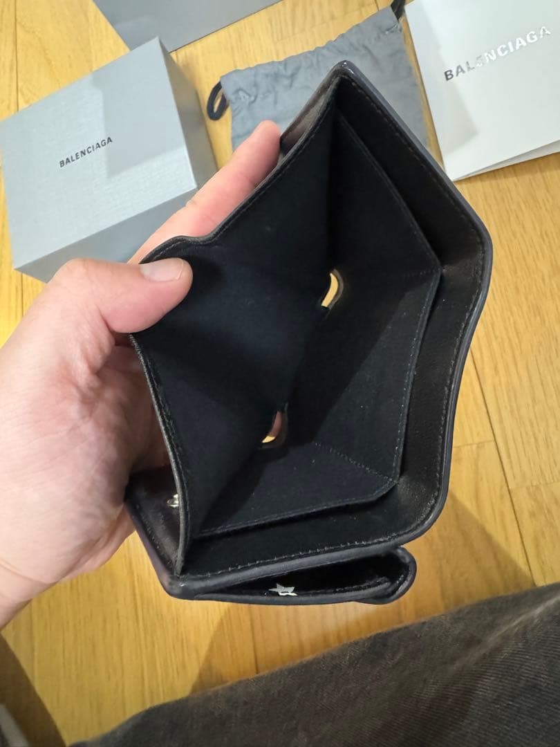 美品　バレンシアガ　三つ折り財布　スター柄
