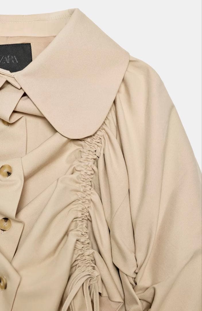 【完売品】ZARA フリル付きクロップドトレンチコートM- Lサイズ　新品
