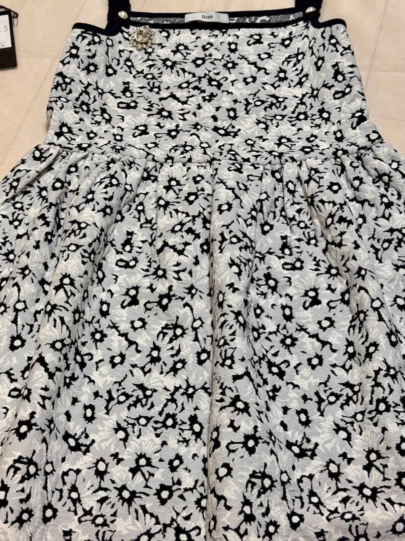 René 2024年　極美品　タグ付き　お花柄ワンピース