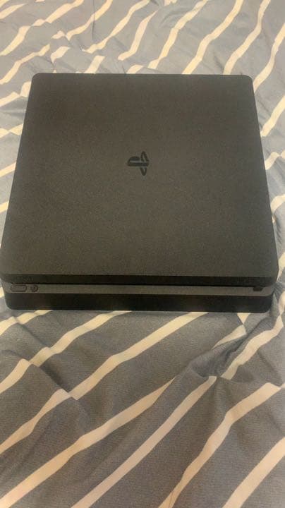 【美品】PS4本体＋カセット2本＋縦置きスタンド付き