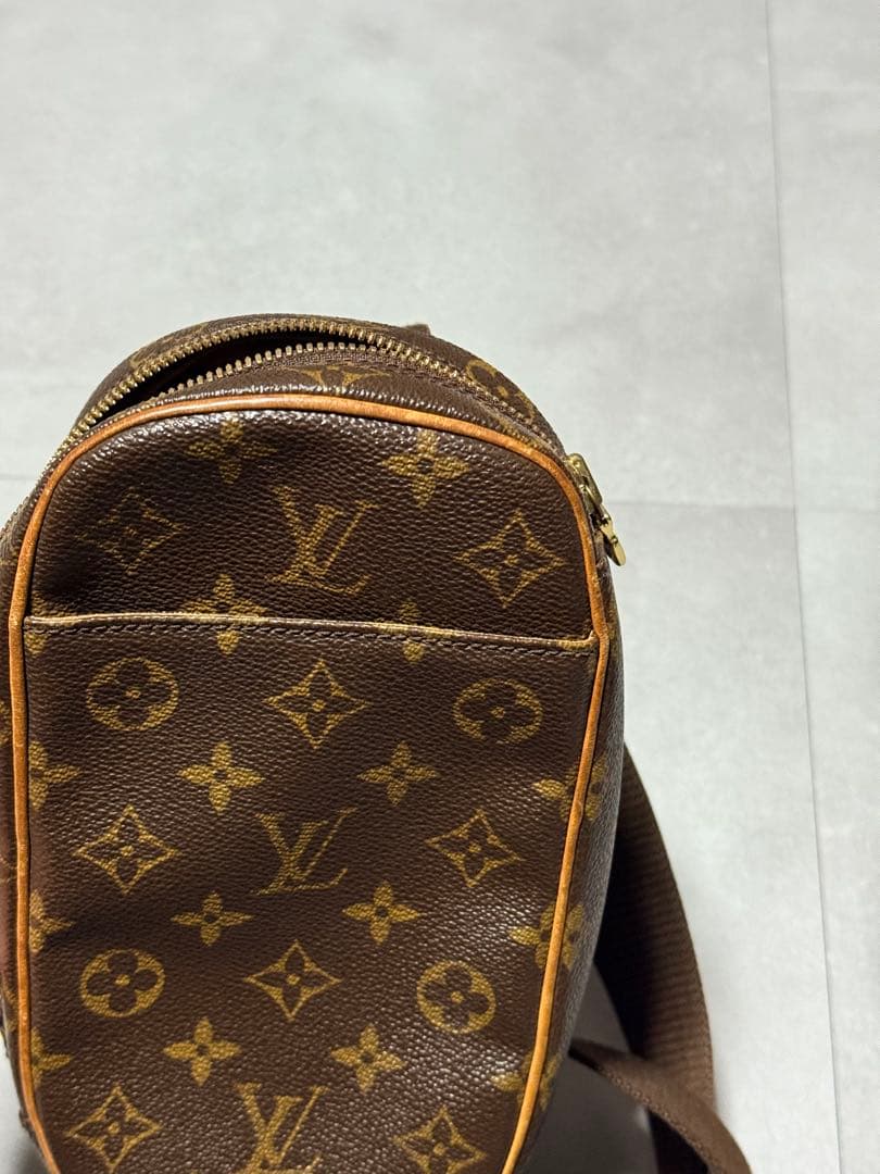 Louis Vuitton モノグラム ボディバッグ