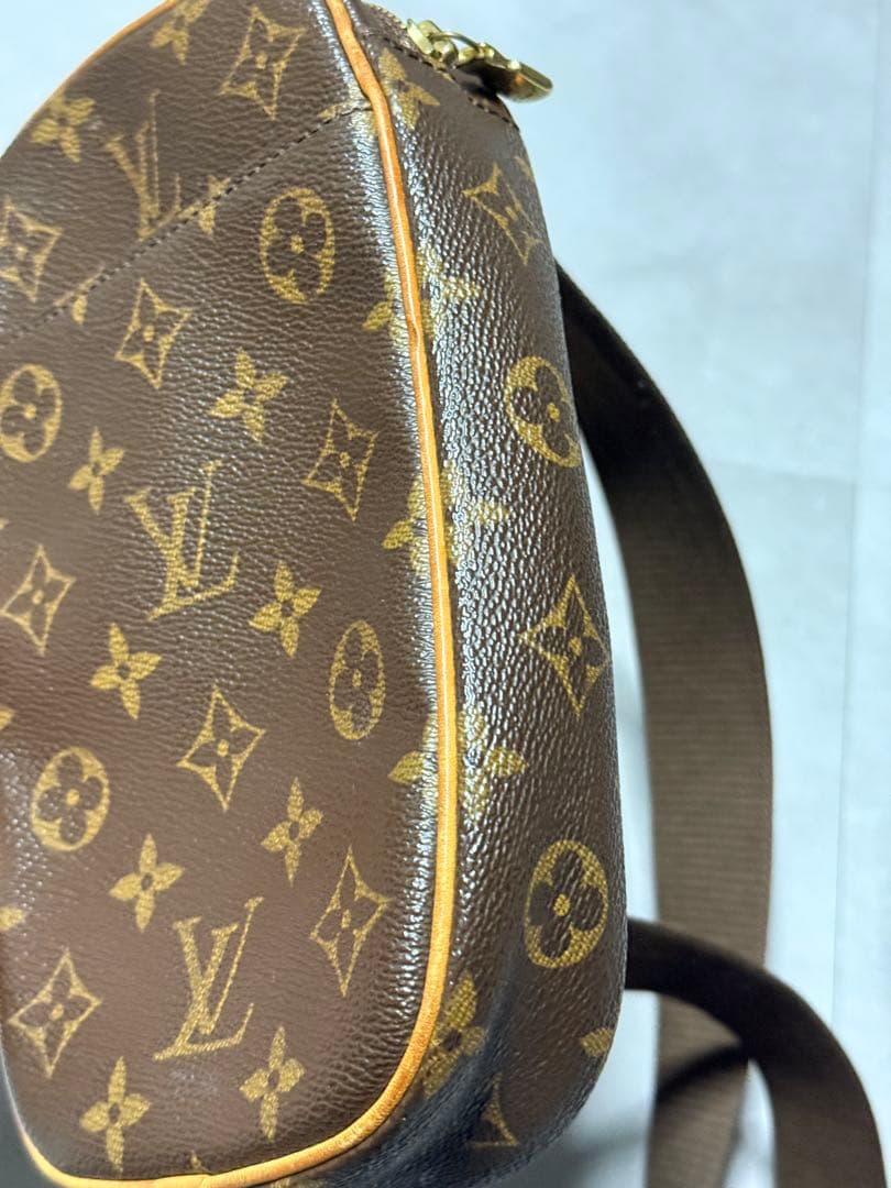 Louis Vuitton モノグラム ボディバッグ