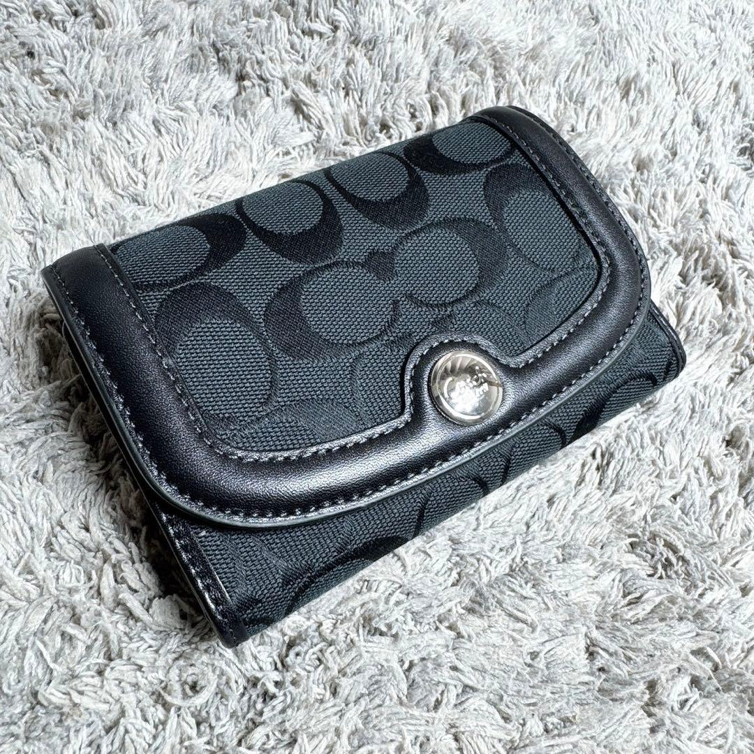 COACH コーチ 三つ折り財布 フラップ式 シグネチャー柄 ブラック