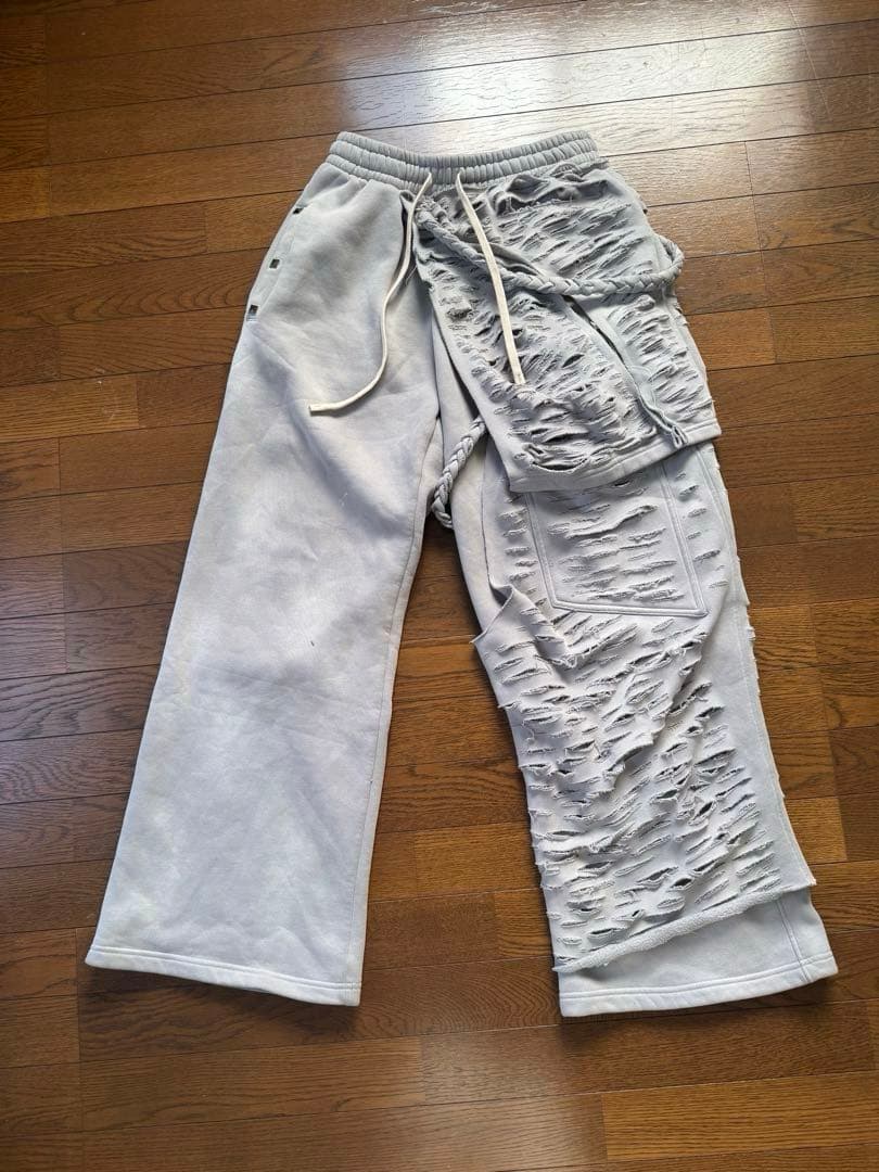 Devil’s mood スウェットパンツ　MIKADO着用