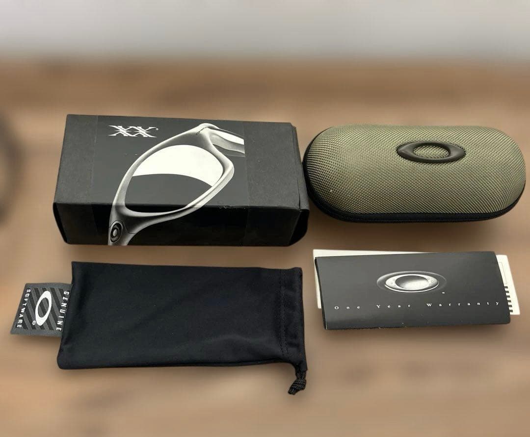 OAKLEY サングラス　箱・ケース付き　フレームカラーブラウン