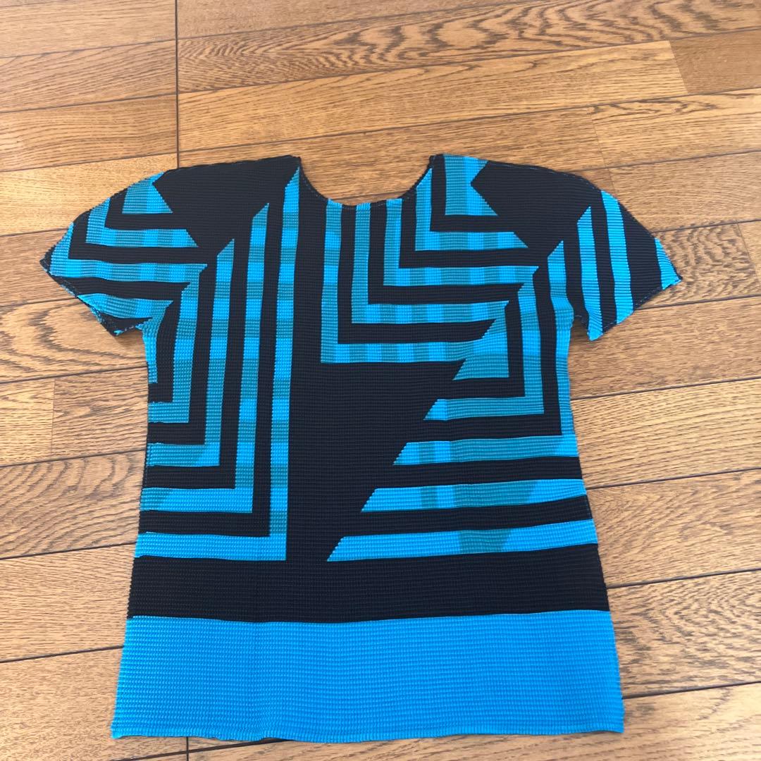 青と黒の幾何学模様 半袖Tシャツ