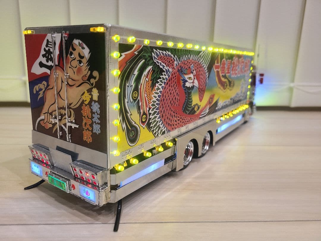 1/32スケールデコトララジコン！フルLED発光！トラック野郎！日野プロフィア！