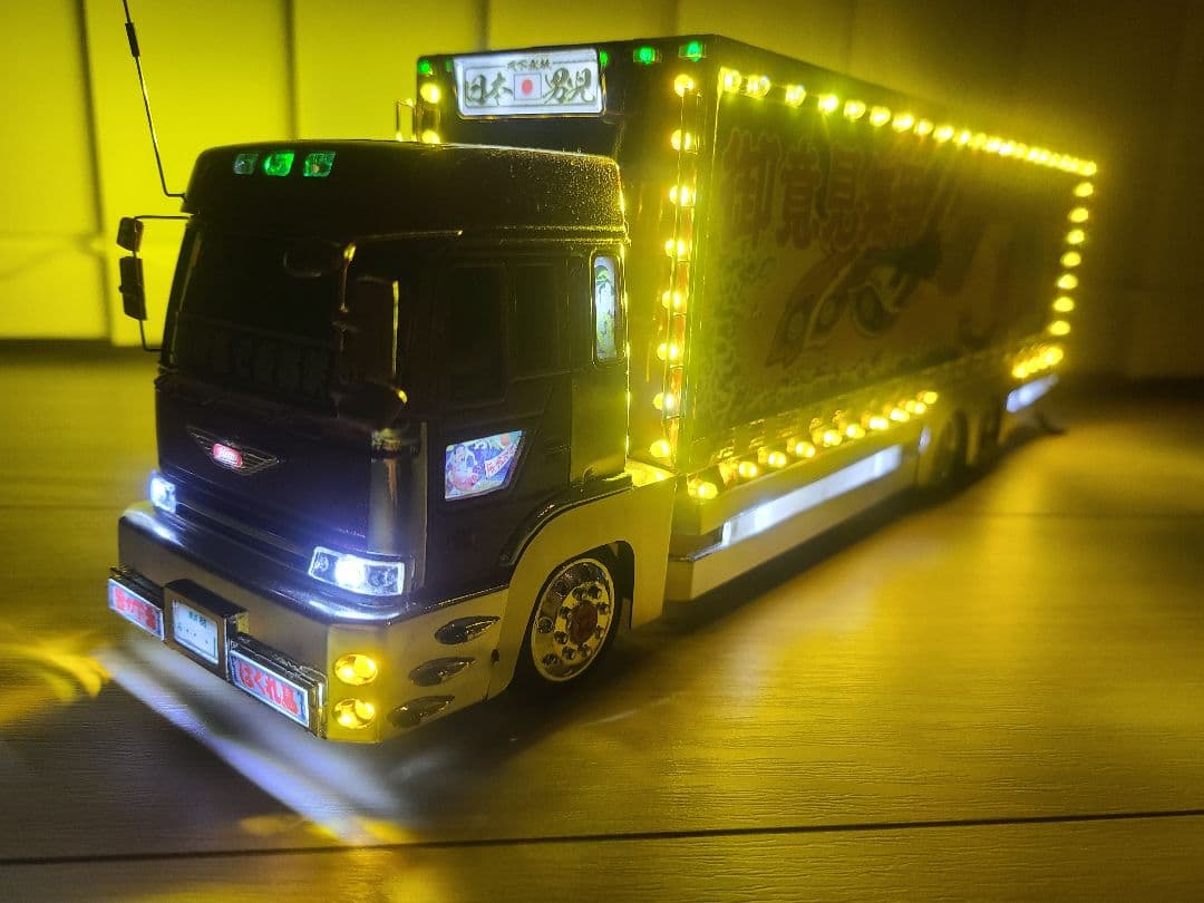 1/32スケールデコトララジコン！フルLED発光！トラック野郎！日野プロフィア！