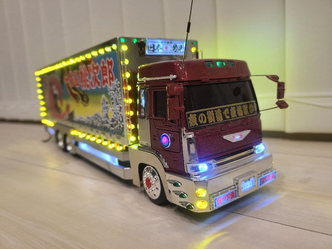 1/32スケールデコトララジコン！フルLED発光！トラック野郎！日野プロフィア！