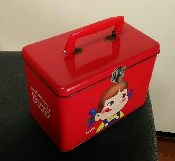 【超レア】不二家 ペコちゃん 缶バッグ 赤