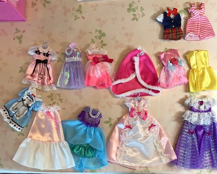 リカちゃんドレスルーム、衣装12着、小物たくさん、他2着