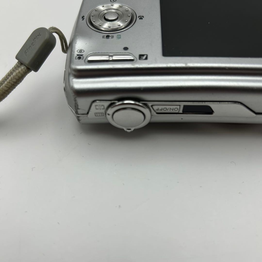 動作品　FUJIFILM デジカメ　FinePix f100fd シルバー