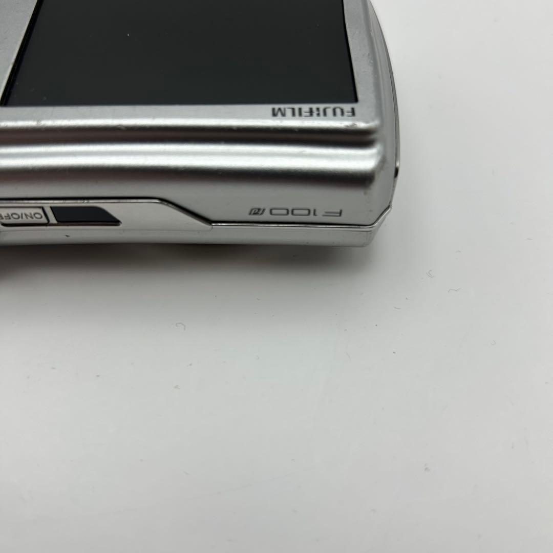 動作品　FUJIFILM デジカメ　FinePix f100fd シルバー
