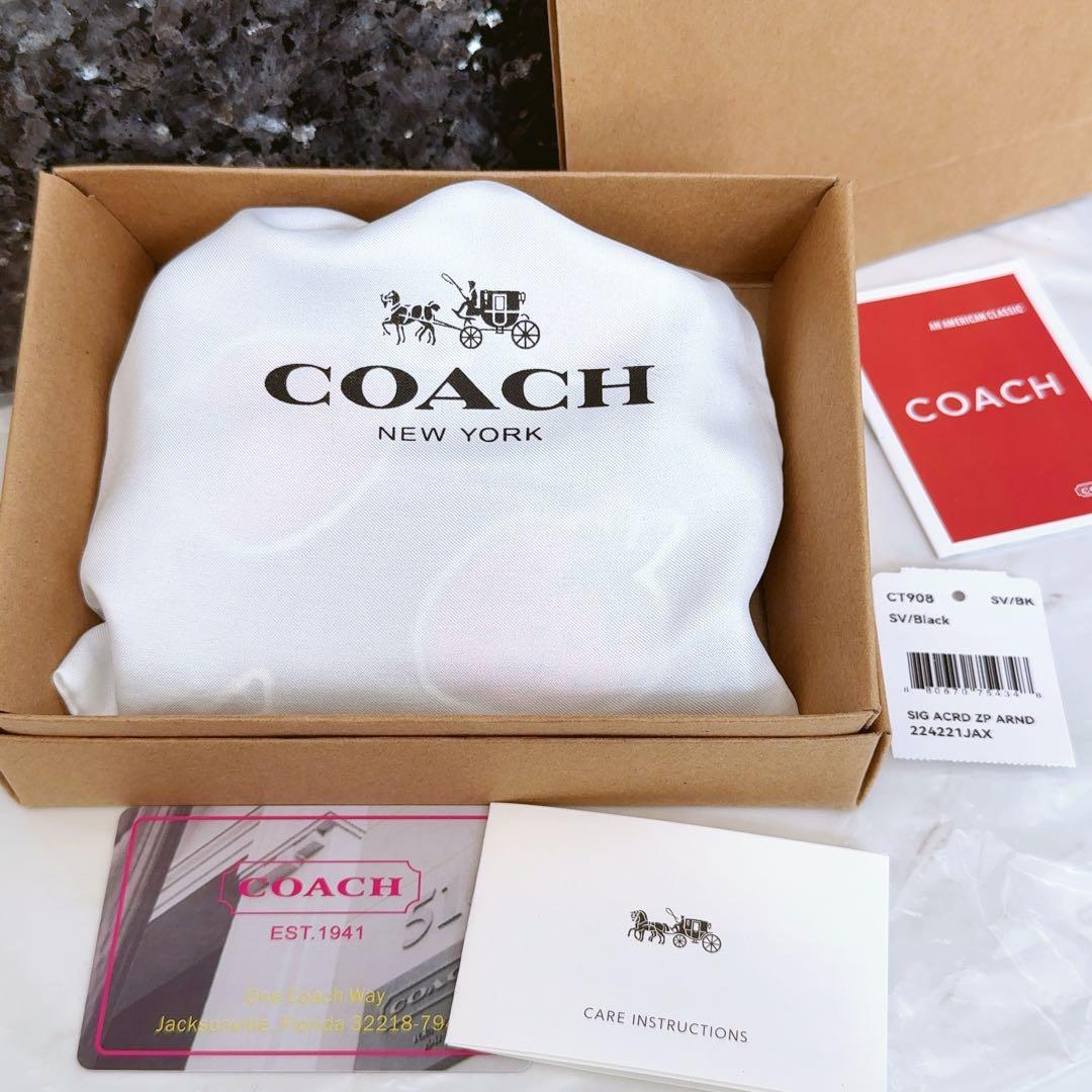 正規品coach 二つ折り財布　いちご柄