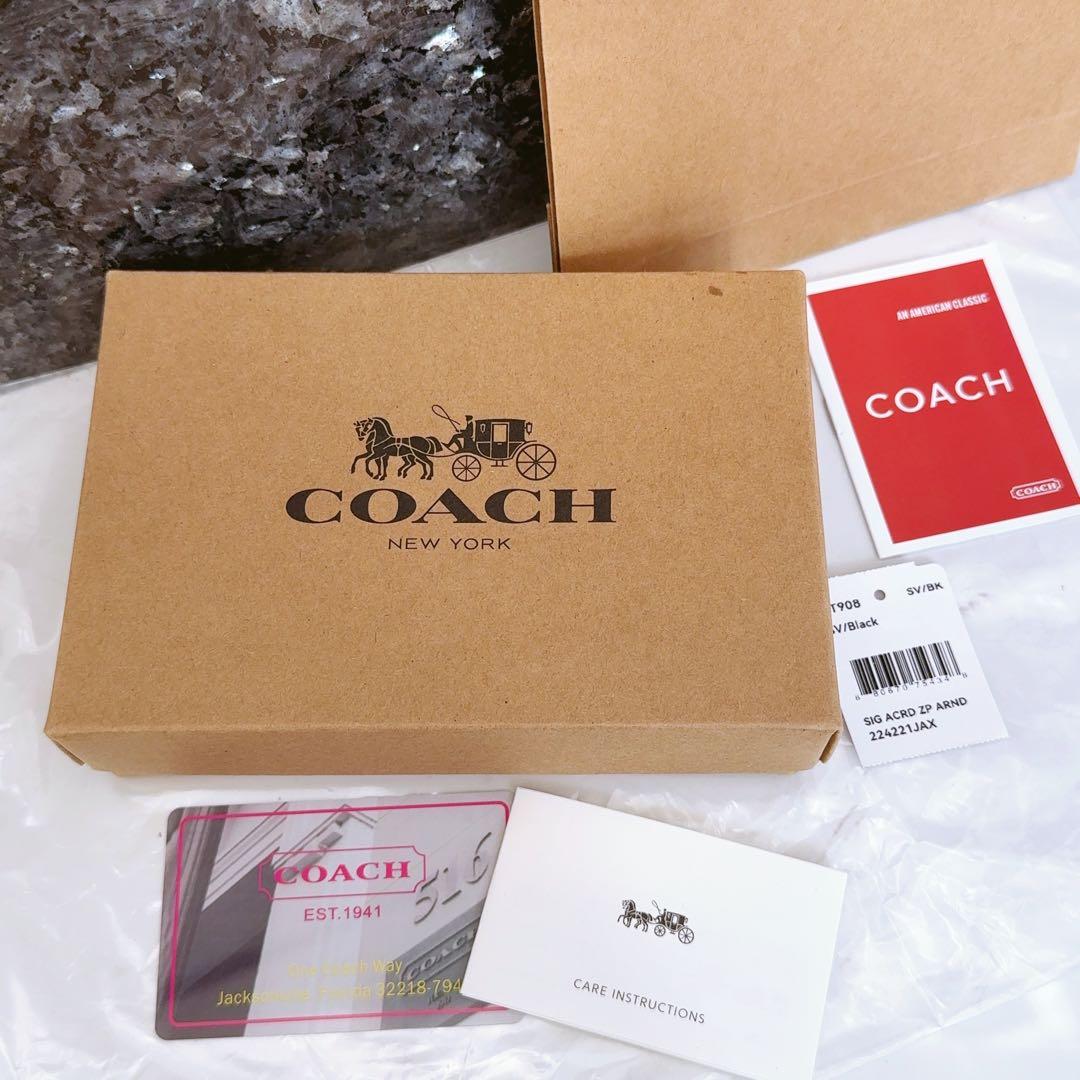 正規品coach 二つ折り財布　いちご柄