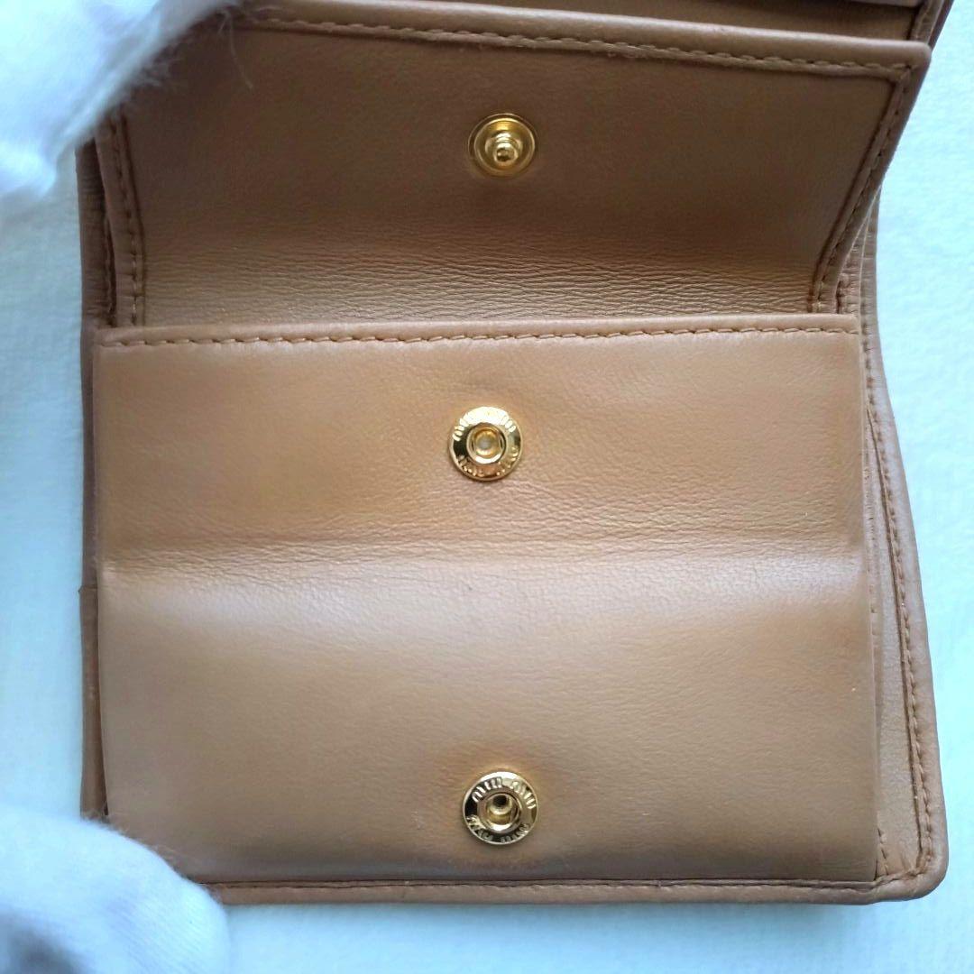 MIUMIU 折り財布 マテラッセ ゴールドロゴ RFID搭載 キャメル系