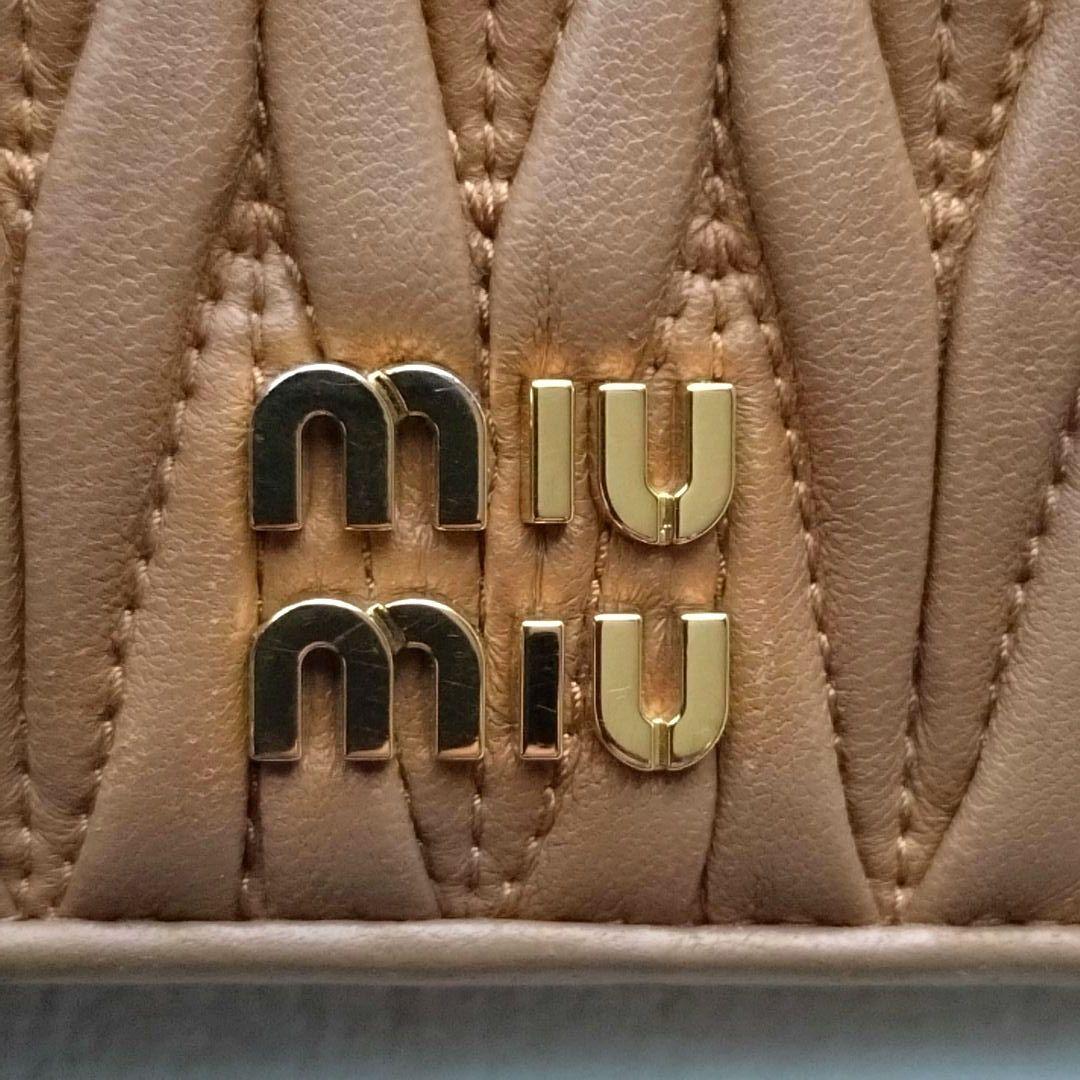 MIUMIU 折り財布 マテラッセ ゴールドロゴ RFID搭載 キャメル系