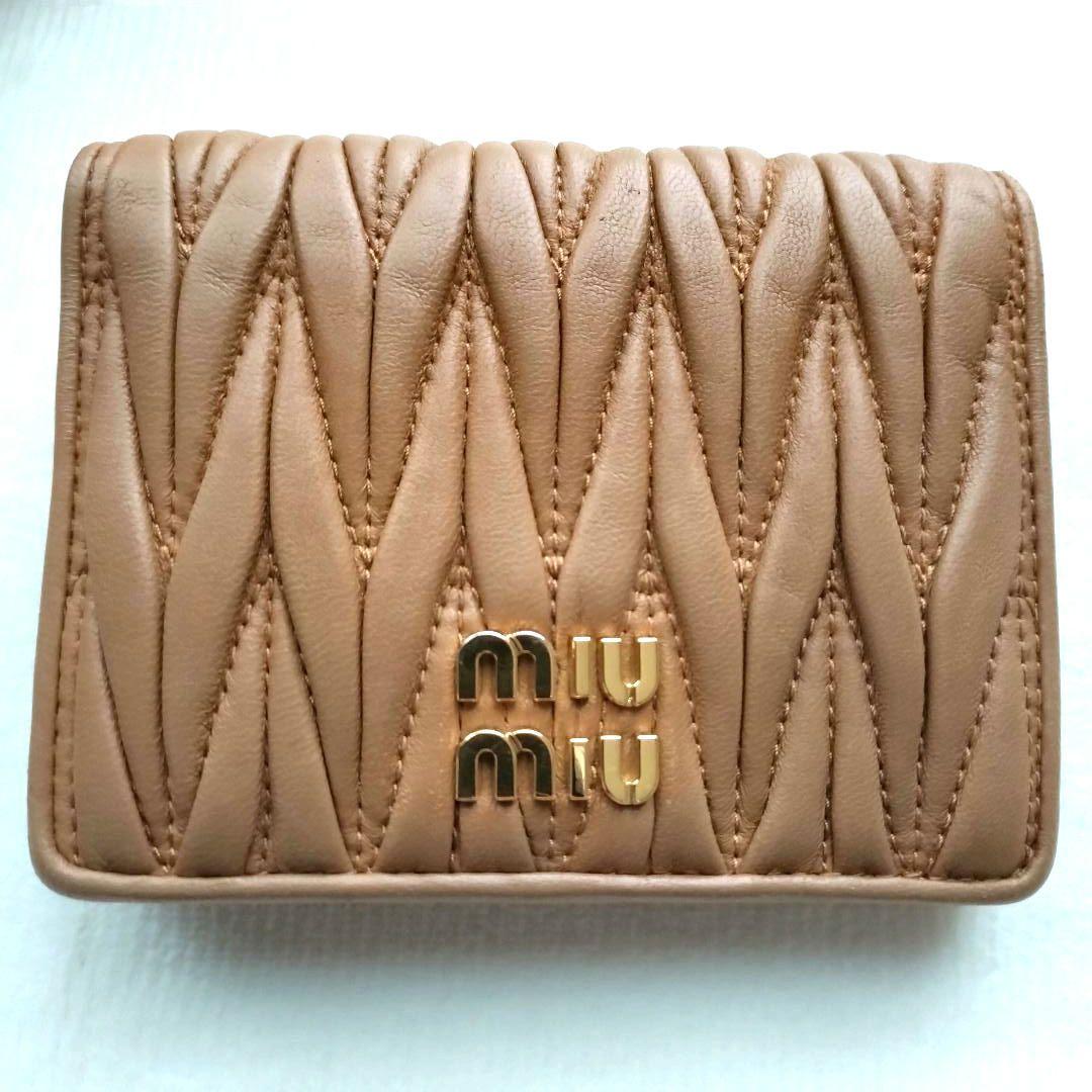 MIUMIU 折り財布 マテラッセ ゴールドロゴ RFID搭載 キャメル系
