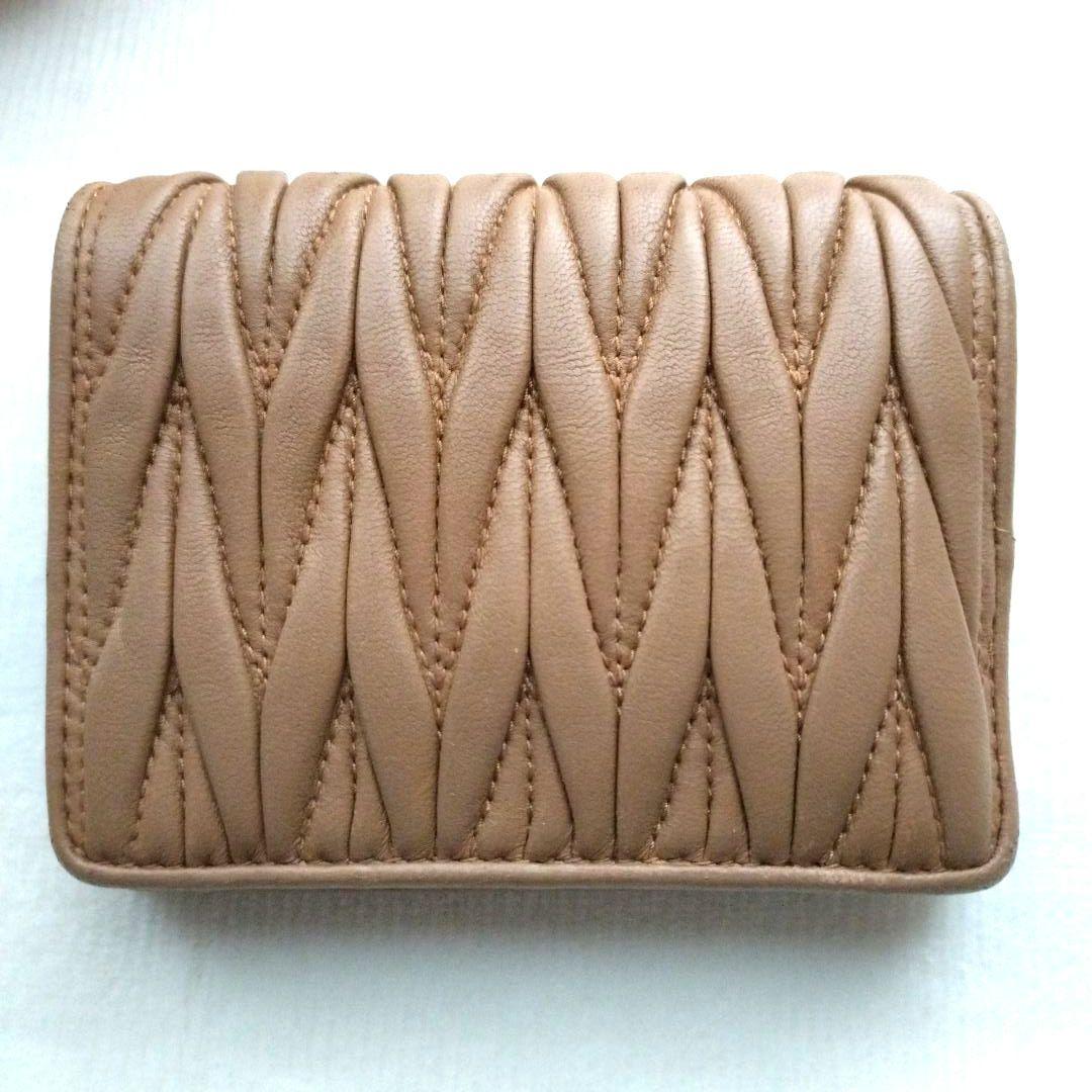 MIUMIU 折り財布 マテラッセ ゴールドロゴ RFID搭載 キャメル系