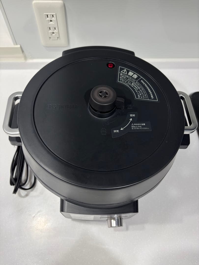 【美品】アイリスオーヤマ 電気圧力鍋 4L 時短料理　ブラック　KPC-MA4