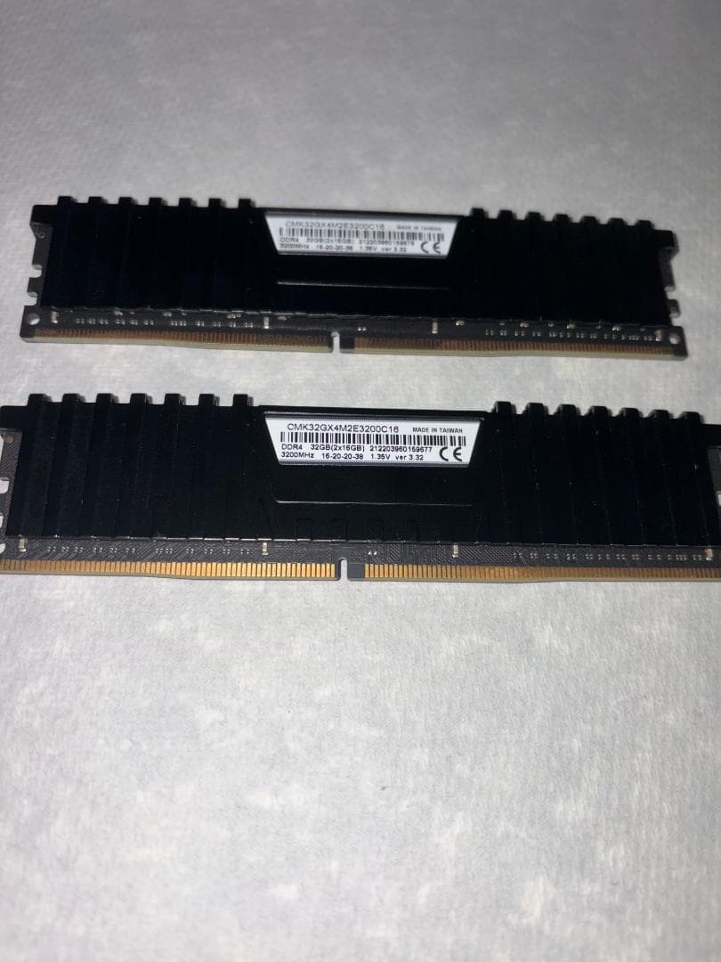デスクトップPC用メモリ　CORSAIR DDR4-32GB [16GB×2枚]