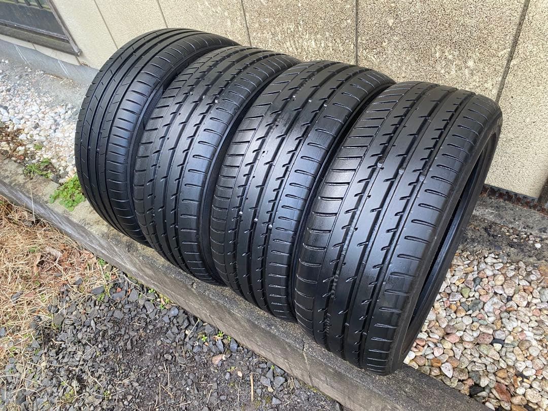 ①akira！TOYOトーヨー 215/45R18 夏タイヤ　2本