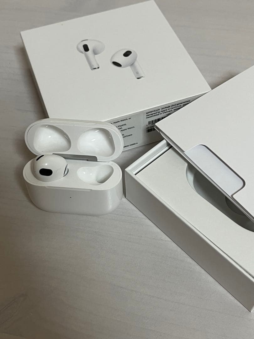 ■美品 AirPods 第3世代 左耳のみ 右耳なし 純正 Apple 箱付き