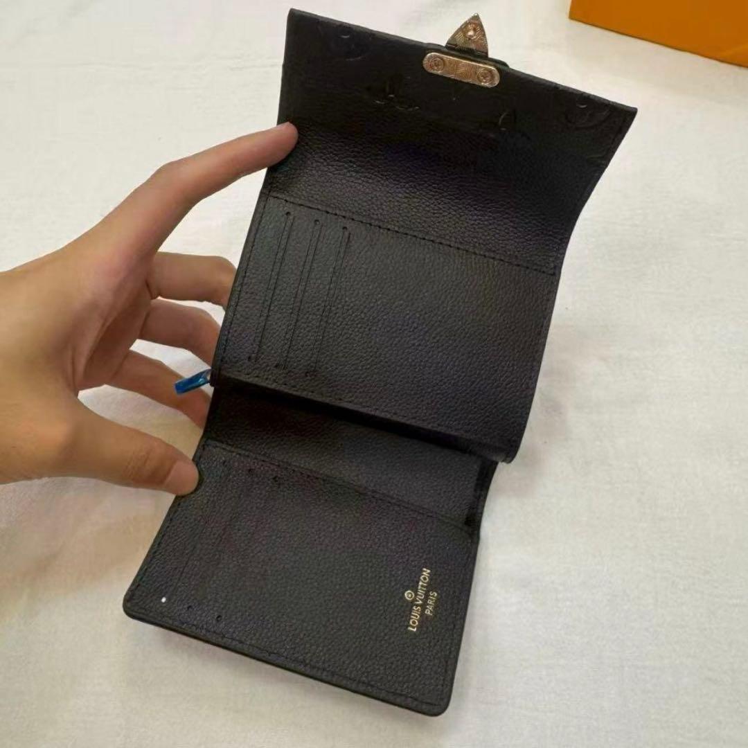 〈あんず〉　　二つ折り財布