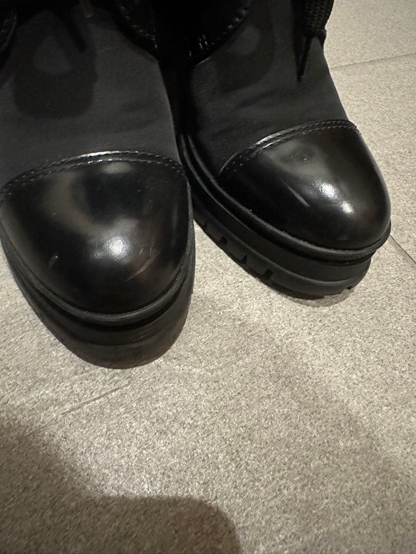PRADA ブラッシュドレザーメナイロンレースアップブーティー